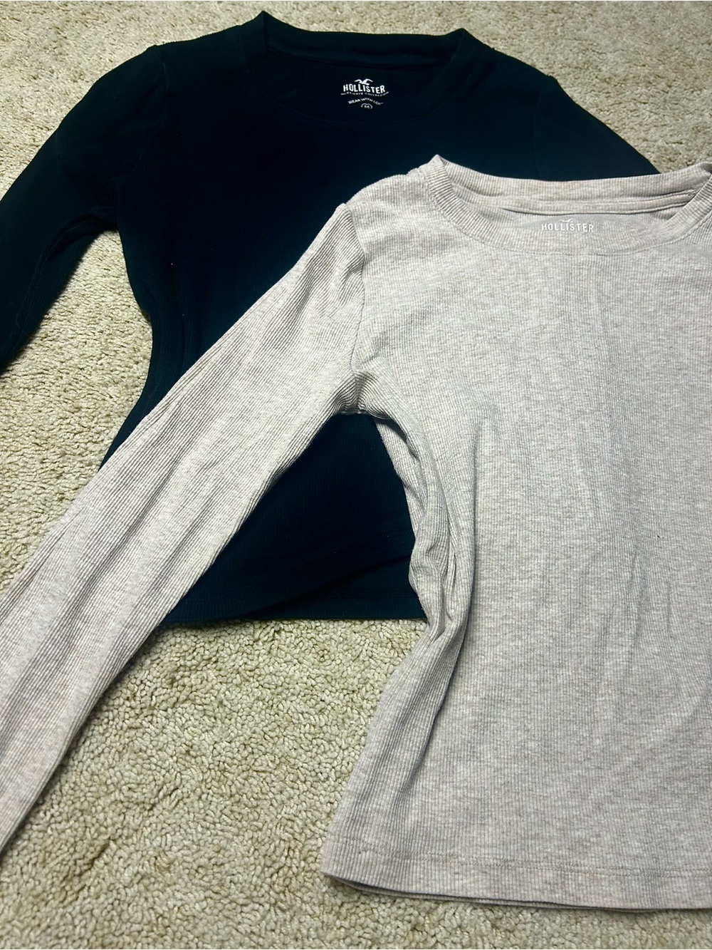 Hollister Long Sleeve Fitted Top Bundle Black & Gray Size M